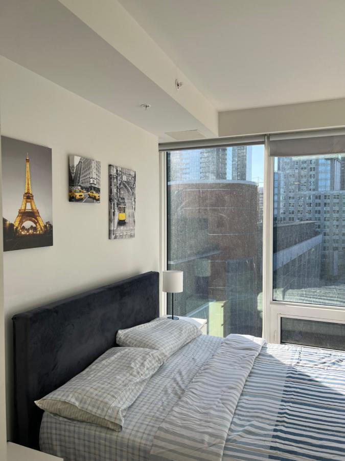 Beautiful One Bedroom Downtown Condo With Pool And Free Parking Montréal Extérieur photo
