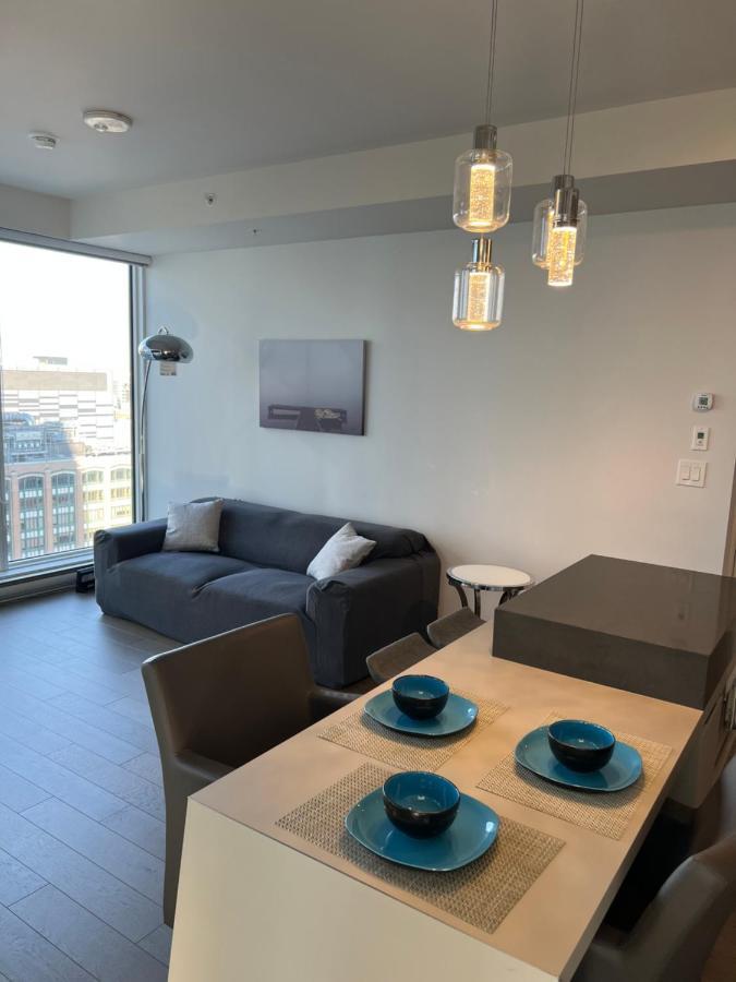 Beautiful One Bedroom Downtown Condo With Pool And Free Parking Montréal Extérieur photo