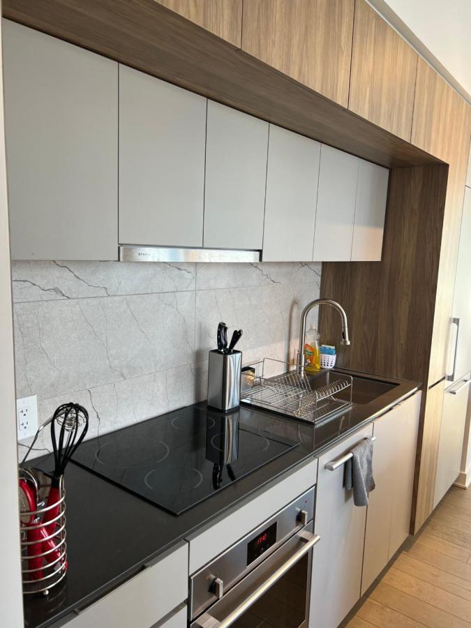 Beautiful One Bedroom Downtown Condo With Pool And Free Parking Montréal Extérieur photo