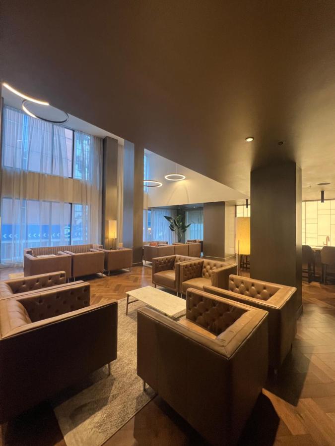Beautiful One Bedroom Downtown Condo With Pool And Free Parking Montréal Extérieur photo